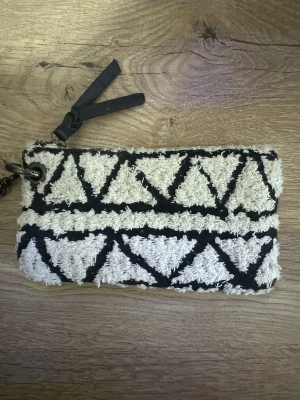 Universal Thread Wristlet - Picture 2 of 3